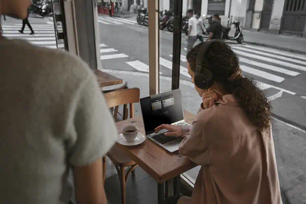 HP EliteBook 6 G1i AI Intel Core Ultra 5 225U Ordinateur portable 40,6 cm (16") WUXGA 16 Go DDR5-SDR - Station de Travail Mobile - visuel 7