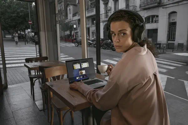 HP EliteBook 6 G1i AI Intel Core Ultra 5 225U Ordinateur portable 40,6 cm (16") WUXGA 16 Go DDR5-SDR - Station de Travail Mobile - visuel 8