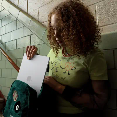 Apple MacBook Air Apple M M5 Ordinateur portable 38,9 cm (15.3") 24 Go 1 To SSD Wi-Fi 7 (802.11be) m - PC Portable - visuel 3