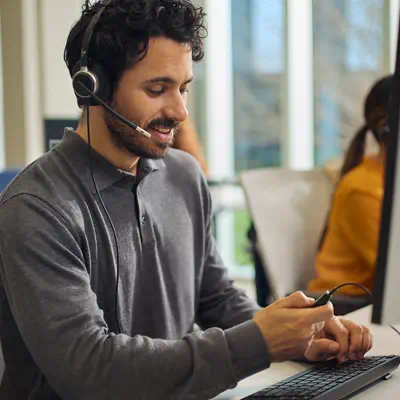Micro-casque filaire USB monaural HP Poly Mission 615 avis - Témoin lumineux d'occupation intégré à l'oreillette
