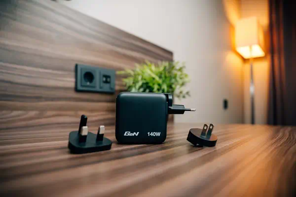 Verbatim 30240 chargeur d'appareils mobiles Universel Noir Secteur Charge rapide Intérieure - Chargeur et alimentation - visuel 9