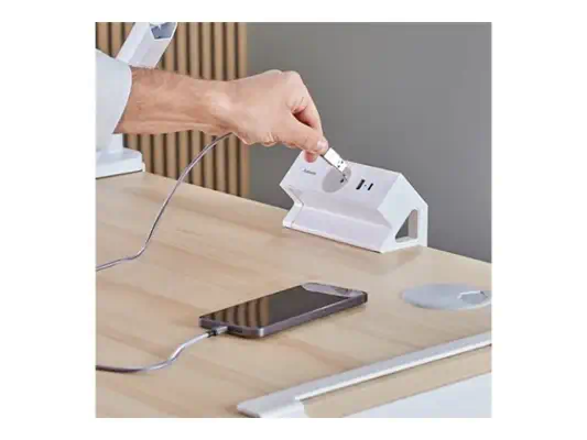 FELLOWES PRISE POUR BUREAU ÉLECTRIQUE TYPE E - BLANC Équipé de 1 x prise de courant 230v 1 x port US - Fellowes - Accessoire Onduleur - visuel 2