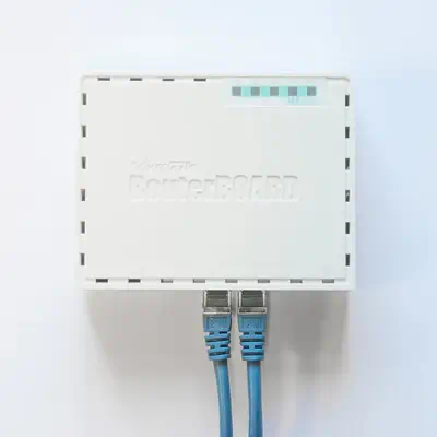 Mikrotik RB750GR3 Routeur connecté Gigabit Ethernet Turquoise, Blanc - visuel 4