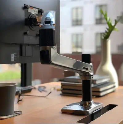 Ergotron LX Series Desk Mount LCD Arm 86,4 Ergotron - visuel 1 - hello RSE - Encombrement réduit