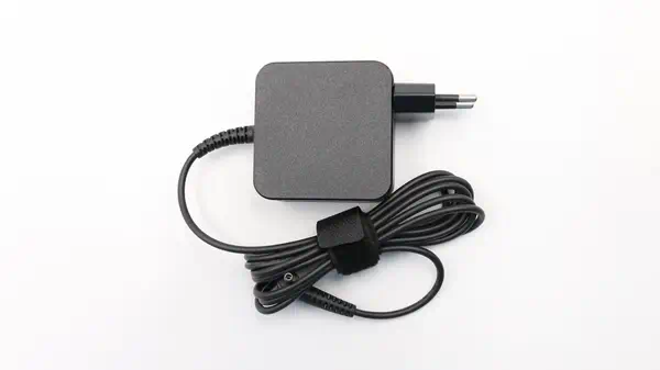 Lenovo 01FR124 adaptateur de puissance & onduleur Intérieure 45 W Noir - Chargeur et alimentation - visuel 1