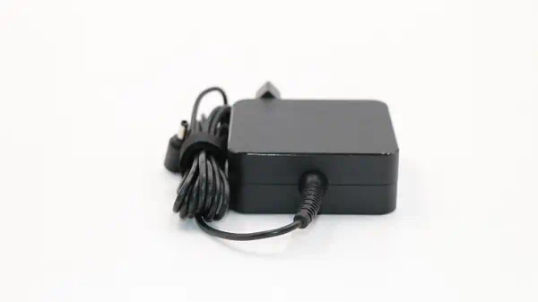 Lenovo 01FR159 adaptateur de puissance & onduleur Intérieure 20 W Noir - Chargeur et alimentation - visuel 2