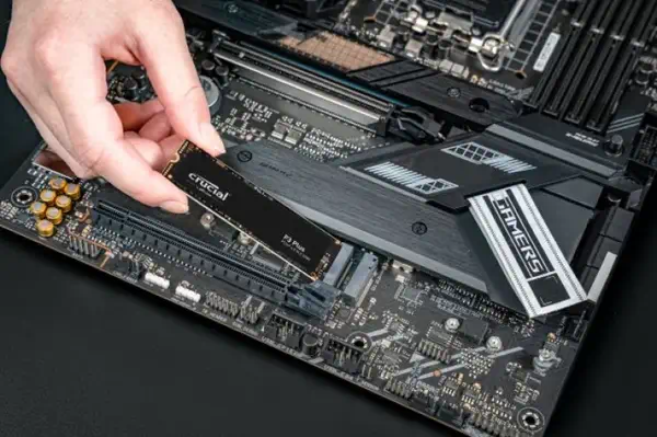 Crucial P3 Plus 500 Go M.2 PCI Express 4.0 NVMe 3D NAND - Disque dur SSD - visuel 3