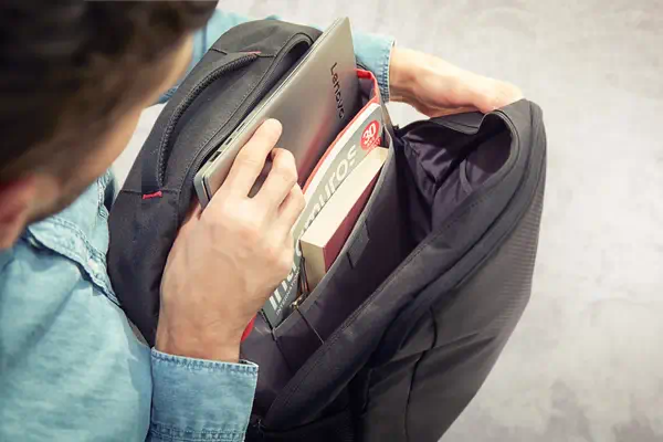 Lenovo B515 39,6 cm (15.6") Sac à dos Noir, Rouge - Sacoche & Housse - visuel 6