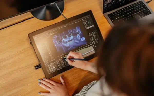 Wacom DTK168K0B tablette graphique Noir 345 x 215 mm USB - Tablette graphique - visuel 5