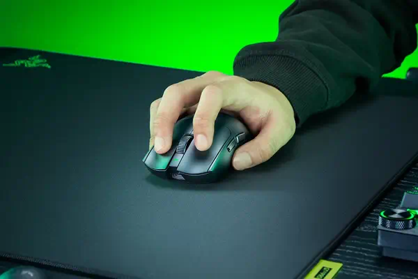Razer Viper V4 Pro souris Gaming Droitier RF Wireless + USB Type-C Optique 50000 DPI - Souris - visuel 4