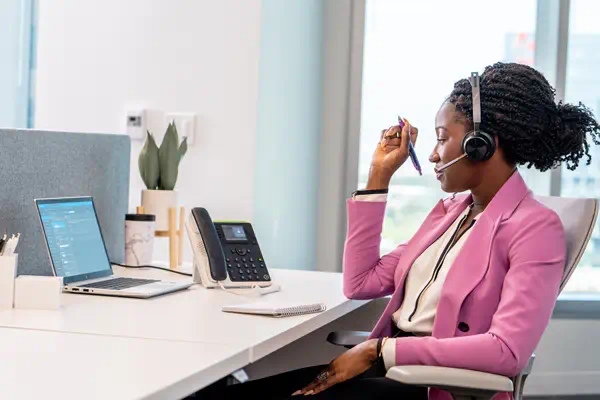 HP Poly Téléphone IP Poly Edge E220 compatible PoE - Visioconférence - visuel 2