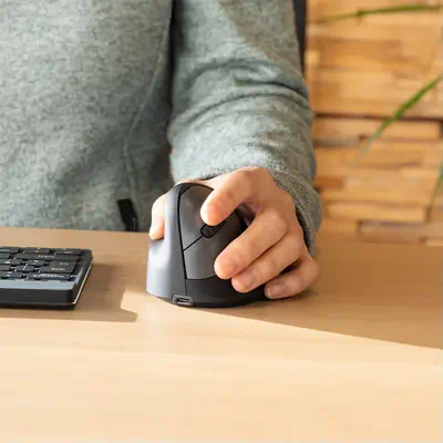 Souris Ergonomique R-Go HE Break avec logiciel de R-Go Tools - visuel 1 - hello RSE - Déplacement de la souris à partir du bras - Forme verticale