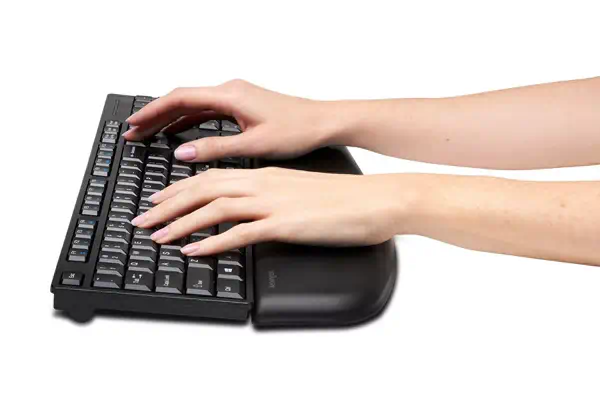 Repose-poignets ErgoSoft™ pour claviers standard Kensington - visuel 1 - hello RSE - Surface ultra douce