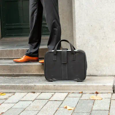 Sacoche pour ordinateur portable R-Go Viva, cuir pleine fleur, avec support int&eacute;gr&eacute; po - R-Go Tools - Accessoire - visuel 3