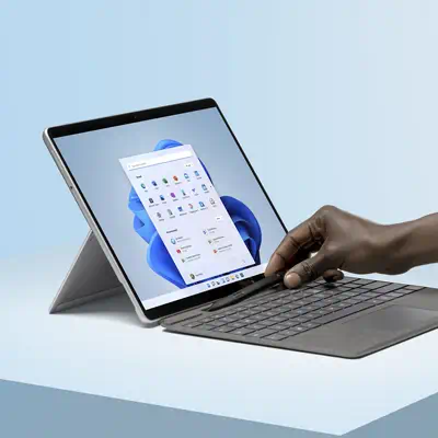 Microsoft Surface Pro Signature Keyboard - Accessoires Microsoft - visuel 1 - hello RSE - Stockez, chargez, saisissez et écrivez