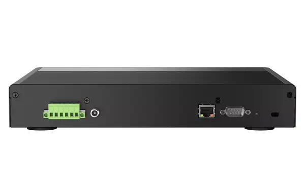 QNAP QSW-IM1200-8C 8 ports 10GbE SFP+/RJ45 combo 4 QNAP - visuel 1 - hello RSE - Conception sans ventilateur, économe en énergie