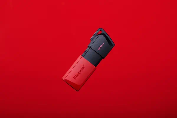 128GB USB3.2 Gen1 DataTraveler Exodia M (Noir + Rouge) - Kingston - Adaptateur stockage - visuel 8