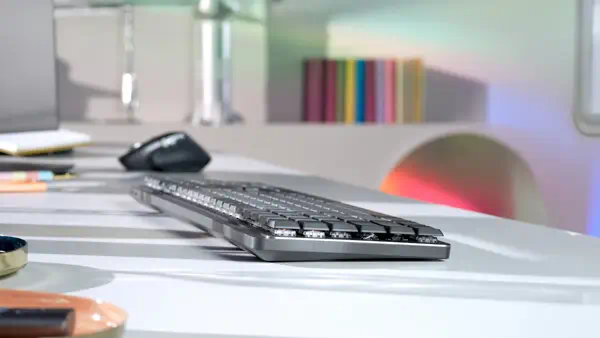 Logitech 920-010757 clavier Bureau RF sans fil + Bluetooth QWERTY US International Graphite, Gris - Clavier - visuel 5