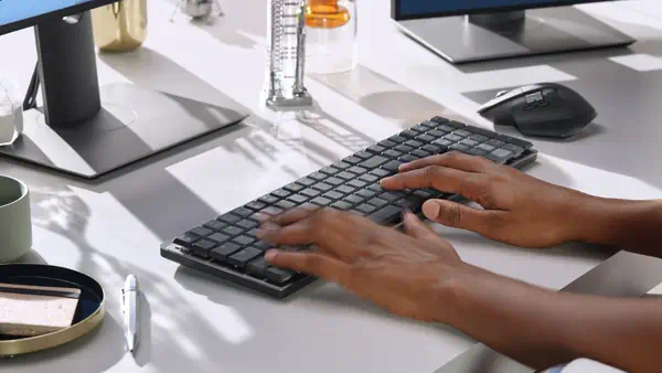 Logitech 920-010757 clavier Bureau RF sans fil + Bluetooth QWERTY US International Graphite, Gris - Clavier - visuel 4