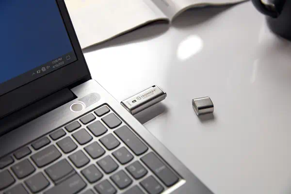 128 Go IKLP50 AES USB, w/256bit Encryption - Kingston - Adaptateur stockage - visuel 6
