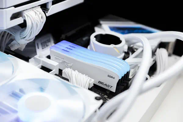 8GB 3200MT/s DDR4 CL16 DIMM FURY Beast blanc RGB SE - Kingston - Mémoire - visuel 8