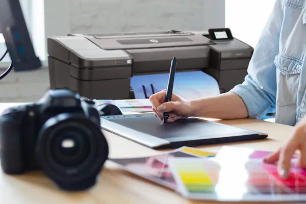 Imprimante HP DesignJet Z9+dr PostScript de 44 pouces HP - visuel 1 - hello RSE - Efficace et rapide