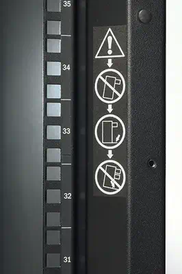 APC NetShelter SX 48U 600mm Wide x 1070mm APC - visuel 1 - hello RSE - Facilite la gestion des câbles par le dessus