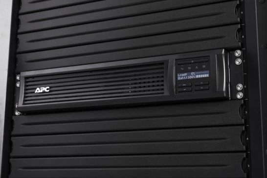 APC SmartConnect UPS SMT 2200 VA Rack APC - visuel 1 - hello RSE - Chargement de la batterie à compensation thermique