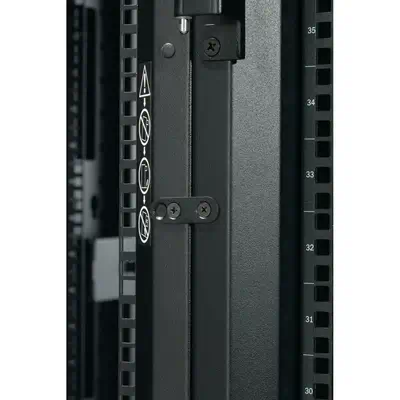 APC NetShelter SX 42U 750mm Wide x 1070mm APC - visuel 1 - hello RSE - Rails de montage réglables à éléments de fixation imperdables et alignement rapide