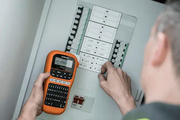 Brother PT-E110 - étiqueteuse professionnelle - Autre Imprimante - visuel 2