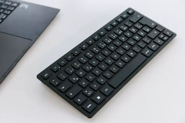 CHERRY KW 9200 MINI clavier Universel USB + RF Wireless + Bluetooth AZERTY Français Noir - Clavier - visuel 3