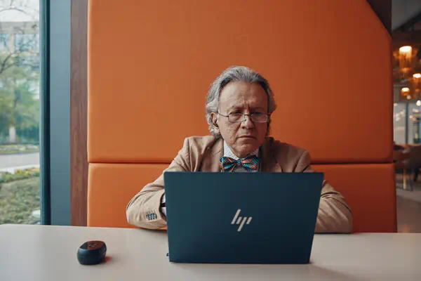 Écouteurs noir charbon Poly Voyager Free 60 UC +adaptateur USB-C BT700 + étui de charge de base - HP - Casque Micro - visuel 6