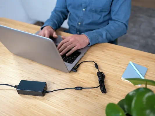 Trust Primo adaptateur de puissance & onduleur Intérieure 70 W Noir - Batterie - visuel 7