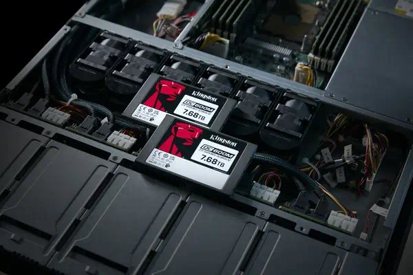 SSD SATA Enterprise DC600M (usage mixte) 2,5” de 7 680 Go - Kingston - Disque dur SSD - visuel 5