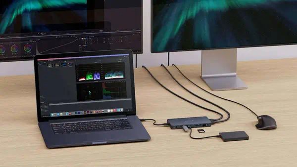 Targus HyperDrive Next - Câble USB Targus - visuel 1 - hello RSE - Puissance de charge passante avec 100 W PD 3.0