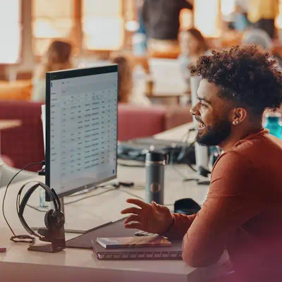 Micro-casque Poly Voyager Focus 2 UC + câble USB-A vers USB-C + base de chargement - HP - Casque Micro - visuel 2