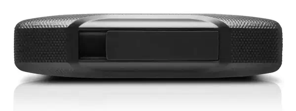 SanDisk G-DRIVE ArmorATD disque dur externe 5 To Sandisk - visuel 1 - hello RSE - Une utilisation en plein air sans risque