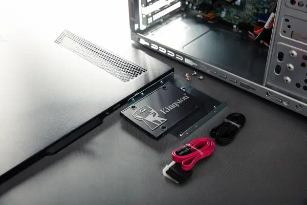 Kingston Technology SSD KC600 SATA3 2.5" de 256 Go - Disque dur SSD - visuel 6
