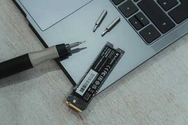Verbatim Vi3000 512 Go M.2 PCI Express 3.0 NVMe - Disque dur SSD - visuel 3