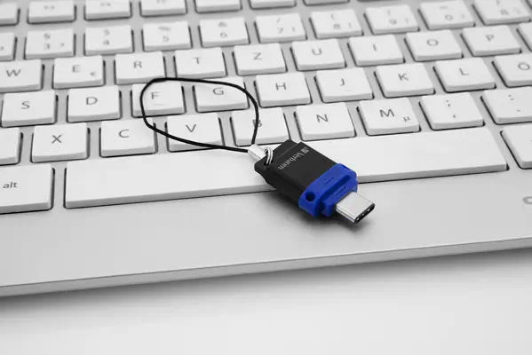 Verbatim Clé USB à double connectique de type C/USB 3.0 32 - Adaptateur stockage - visuel 2