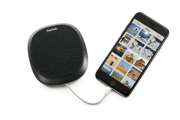 SanDisk iXpand Base Smartphone, Tablette Noir, Argent CC Charge rapide Intérieure - Sandisk - Boitier d'alimentation - visuel 9