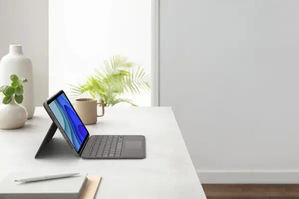 Logitech Folio Touch AZERTY Français Smart Connector Gris Logitech - visuel 1 - hello RSE - QUATRE MODES D'UTILISATION POLYVALENTS