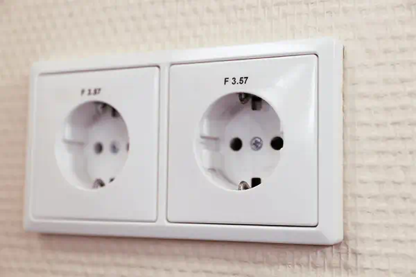 Brother TZE-111 ruban d'étiquette Noir sur transparent - Autres consommables - visuel 3