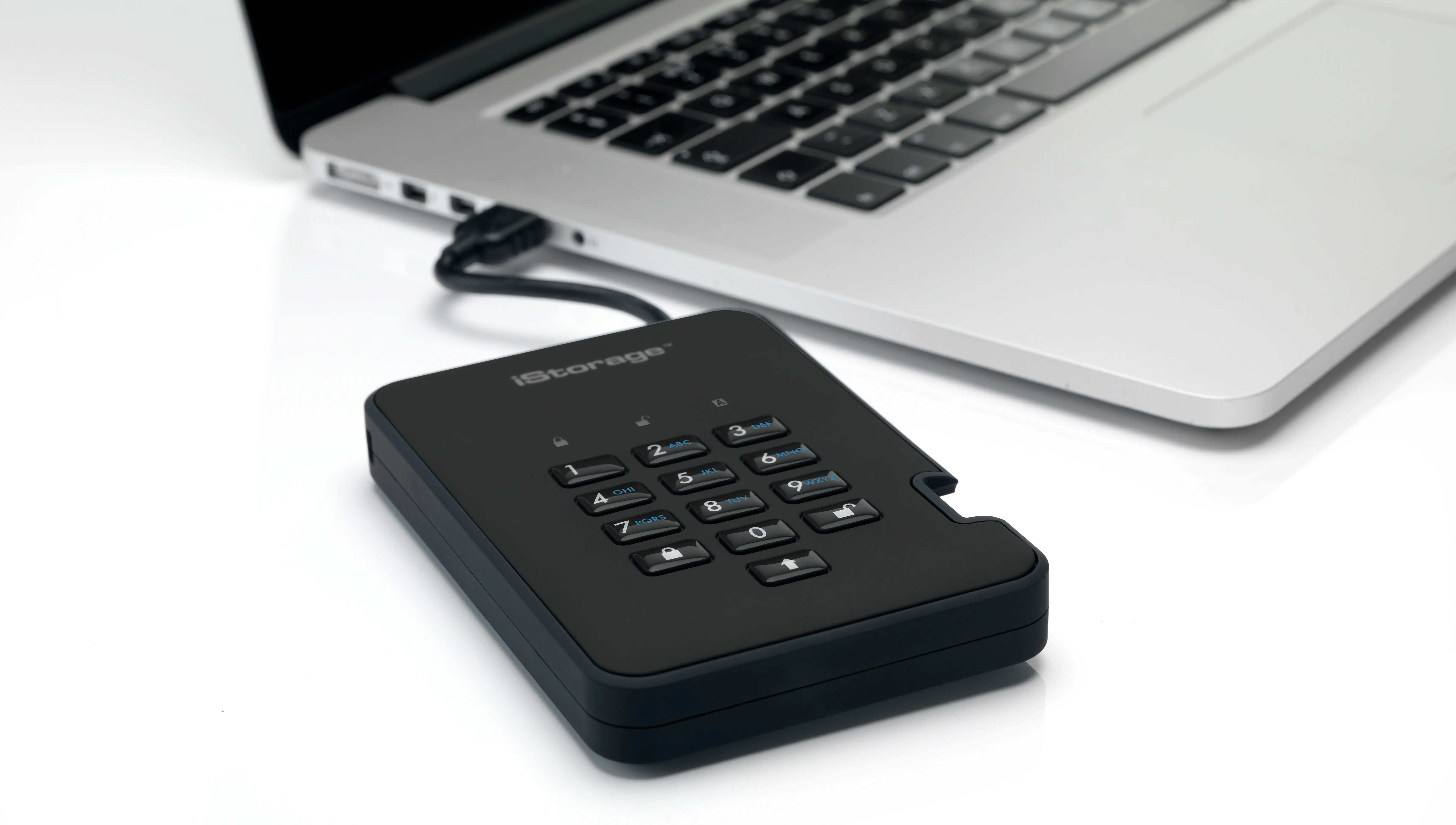 diskAshur2 256-bit 1TB USB 3.2 secure encrypted solid-state drive - Black IS-DA2-256-SSD-1TB-B - iStorage - Disque dur SSD - visuel 8
