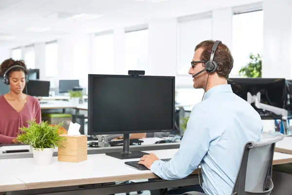 Personal Collaboration kit - Zone Wired & C925e Logitech - visuel 1 - hello RSE - ENTENDEZ ET SOYEZ ENTENDU SANS DISTRACTION