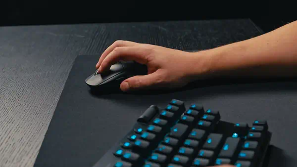 Logitech G PRO X SUPERLIGHT 2 Logitech - visuel 1 - hello RSE - CALIBRAGE PRÉCIS DU CAPTEUR
