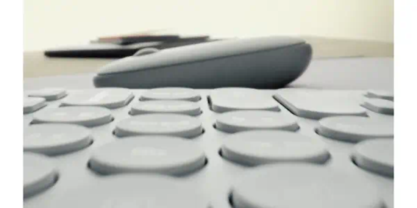 Logitech Pebble Keys 2 K380s Logitech - visuel 1 - hello RSE - COMMENT PERSONNALISER VOTRE CLAVIER PEBBLE KEYS 2 K380S