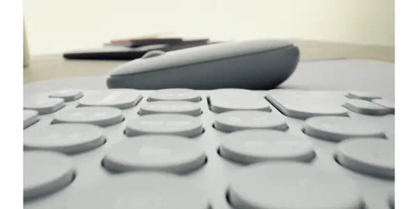 Logitech 920-012240 clavier Souris incluse Universel RF sans fil + Bluetooth QWERTY US International - Clavier - visuel 3