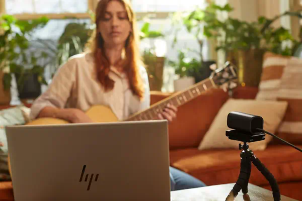 Webcam de diffusion 4K HP 965 HP - visuel 1 - hello RSE - Zoom numérique